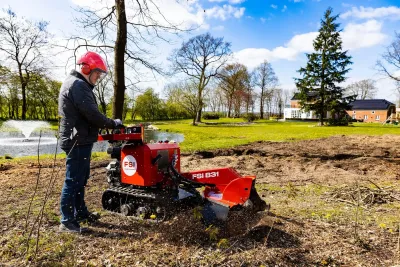 Pařezová fréza VOGT FSI B31 TRACK má poprvé hydraulicky poháněný frézovací kotouč.