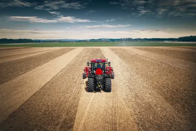 Case IH Optum 340 CVXDrive: nový vlajkový model řady Optum nabízí perfektní poměr výkonu a hmotnosti.
