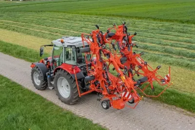Kuhn GF 13003 – První nesený obraceč se záběrem 13 metrů.