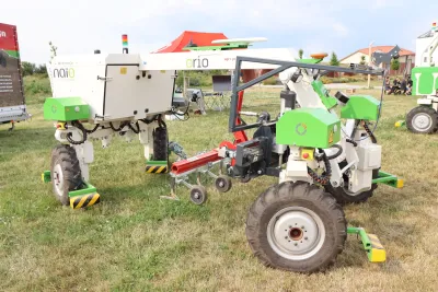 Autonomní roboti NAIO a příslušenství k nim.