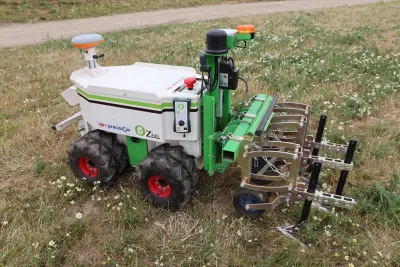 Autonomní roboti NAIO a příslušenství k nim.