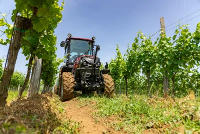Traktor Case IH Quantum F přijel z výrobního závodu již vybaven plnohodnotným čelním tříbodovým závěsem.