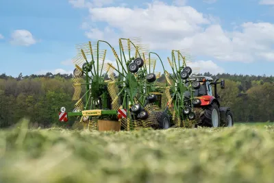 Díky hydraulicky nastavitelné výšce hlavního rámu lze čtyřrotorový shrnovač Krone Swadro TC 1570 pro jízdu po silnici spustit do přepravní výšky nižší než 4 metry, a to bez skládání ramen s prsty. V pracovní poloze je potom hlavní rám zvednutý a umožňuje spolehlivý tok píce strojem i při jejím velkém objemu.