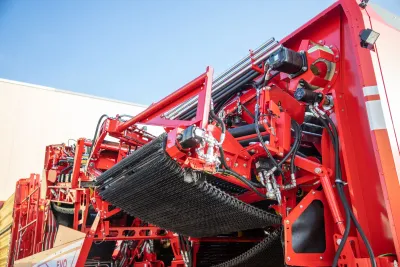 Nová generace sklízeče Grimme EVO 280 má plně hydraulický pohon a mnoho vylepšení.