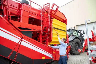 Nová generace sklízeče Grimme EVO 280 má plně hydraulický pohon a mnoho vylepšení.