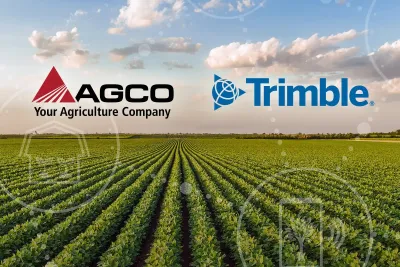 Loga společností AGCO a Trimble nad zemědělským polem