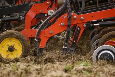 Secí stroj Väderstad Seed Hawk 600-900C je postaven na osvědčené koncepci nožových radliček Seed Hawk.