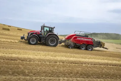 Řada traktorů Massey Ferguson 9S přichází s vylepšeným motorem a převodovkou Dyna-VT.