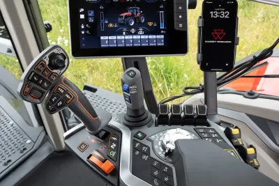 Řada traktorů Massey Ferguson 9S přichází s vylepšeným motorem a převodovkou Dyna-VT.