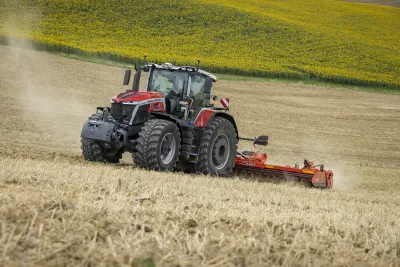 Řada traktorů Massey Ferguson 9S přichází s vylepšeným motorem a převodovkou Dyna-VT.