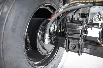 Návěs vybavený hnací nápravou driveX umožňující rozšířit hnací výkon až na 90 kW.