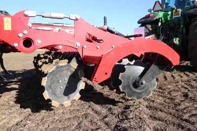 Dvě slupice se nově nachází na jednom držáku. Disk má ve standardu průměr 510 mm.