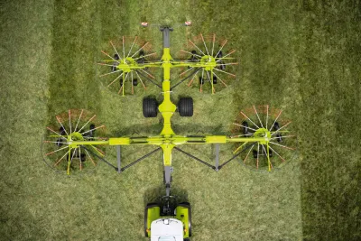 Čtyřrotorové shrnovače Claas Liner dostanou funkci Section Control. Rotory se budou zvedat automaticky.