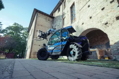Elektrický teleskopický manipulátor Dieci Mini Agri-e umožňuje snadnou výměnu baterií podle potřeb.