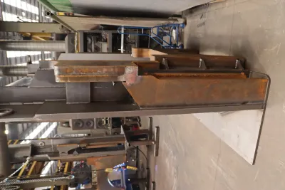 Combilift při výrobě na materiálu nešetří.