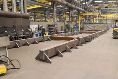Svařování rámu pro manipulátor s kontejnery Combilift.