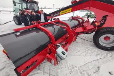 Nový pásový shrnovač Anderson MergePro915 poprvé v Česku. Čím zaujme?
