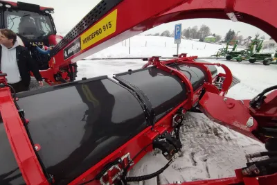 Nový pásový shrnovač Anderson MergePro915 poprvé v Česku. Čím zaujme?