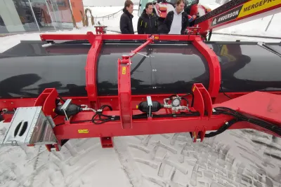 Nový pásový shrnovač Anderson MergePro915 poprvé v Česku. Čím zaujme?
