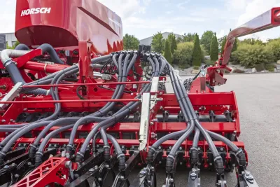 Nová generace secího vozu Horsch Versa 6 SW a inovace u elektro-mechanického secího stroje Horsch Versa 3 KR.