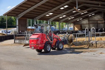 Kompaktní kolový nakladač Weidemann 1390e s lithium-iontovou baterií.