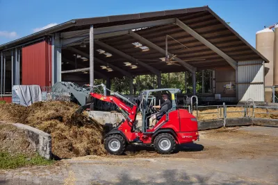 Kompaktní kolový nakladač Weidemann 1390e s lithium-iontovou baterií.