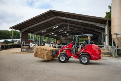 Kompaktní kolový nakladač Weidemann 1390e s lithium-iontovou baterií.