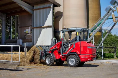 Kompaktní kolový nakladač Weidemann 1390e s lithium-iontovou baterií.