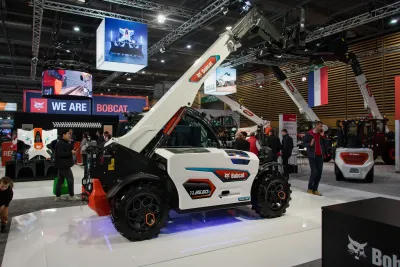 Bobcat představil koncept elektrického teleskopického manipulátoru. Na okně má obří průhledný displej.