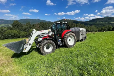 Všestranný traktor Steyr 4120 Multi s výkonem 120 koní.