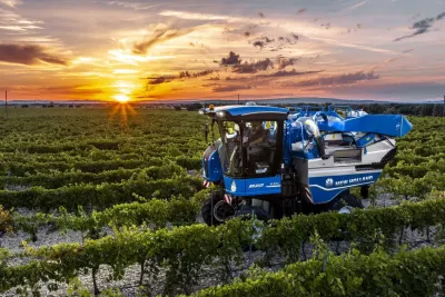 Více pohodlí, kapacity, výkonu a produktivity: nové kompaktní sklízeče hroznů New Holland Braud.
