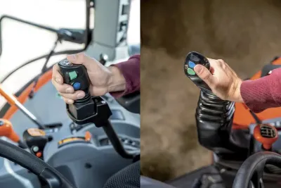Dvojice joysticků pro ovládání čelního nakladače. Vlevo základní ovládání PROPILOT, vpravo elektronické ovládání e-PILOT.
