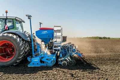 Secí stroj Lemken Solitair může mít integrované rotační brány Lemken Zirkon MR nové generace pro přípravu seťového lůžka.