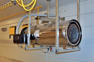 Haly jsou vytápěny čtyřmi kusy topidel Ermaf o výkonu 100 kW s odvodem zplodin mimo stáj.