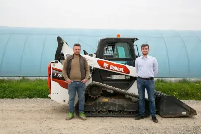 Na snímku zleva: Daniele Tosoni, vedoucí zemědělského oddělení společnosti Euroverde, a Attilio Zanon při představení inovací v zemědělské technice.