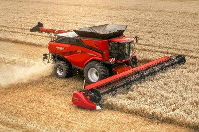 Sklízecí mlátička Case IH na poli