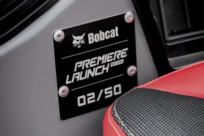 Každý stroj ze série „Premiere Launch Edition“ je opatřen jedinečným identifikačním štítkem.