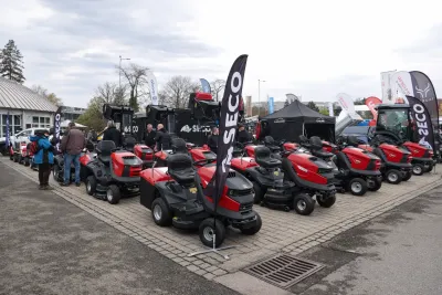Nechyběla ani expozice zahradní techniky.