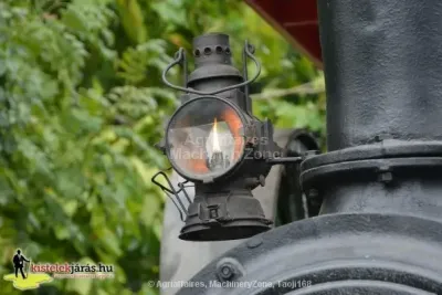 Detail přední lampy parního traktoru