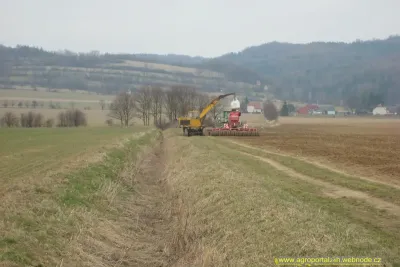 Setí s traktorem John Deere 8230