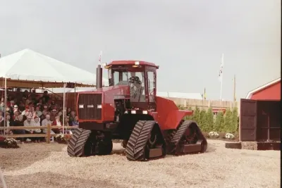 V roce 1997 je poprvé představen traktor Steiger Quadtrac.