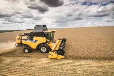 New Holland uvádí na trh novou řadu CX5 a CX6. Nechybí svahové vyrovnávání – snímek 8
