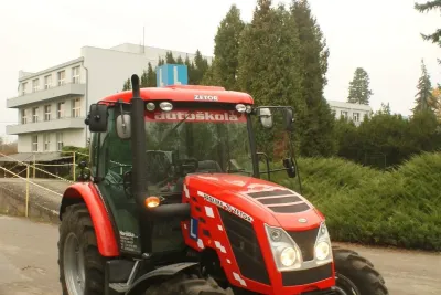 Nový Zetor Proxima 70 a Zetor 5211 - Autoškola Hořčička