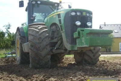 John Deere 8330 + Lemken