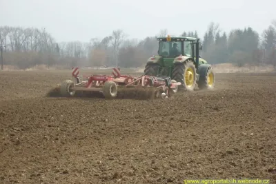 Nově zakoupený John Deere 8320R