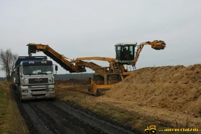 Nakládání cukrové řepy v lednu 2014.