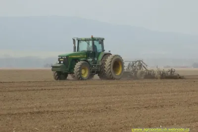 John Deere 8200