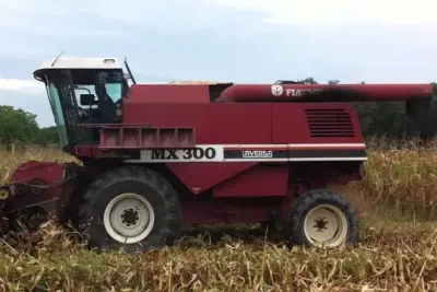 Sklízecí mlátičky MX byly schopny sklízet i kukuřici