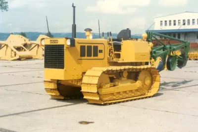 pásový traktor TG-50 D o výkonu 62 koní