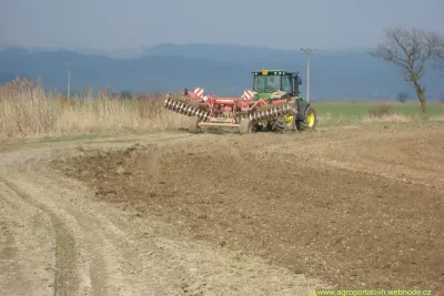 Nově zakoupený John Deere 8320R